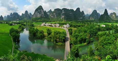 竹筏漂游，山水入畫——廣西明仕田園竹排游體驗(yàn)